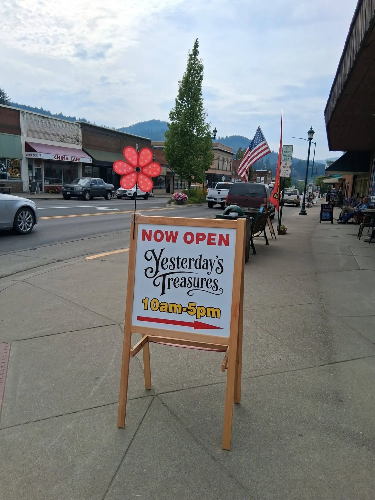 Now Open sandwich board on the sidewalk: Yesterday's Treasures, 10am-5pm